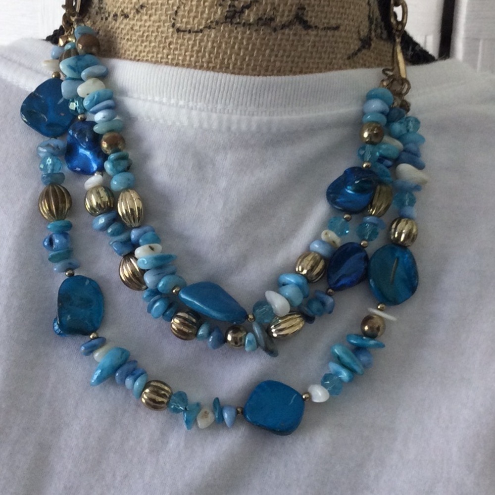 Woman’s 3 strand layered turquoise & gold tone beads some ware on chain